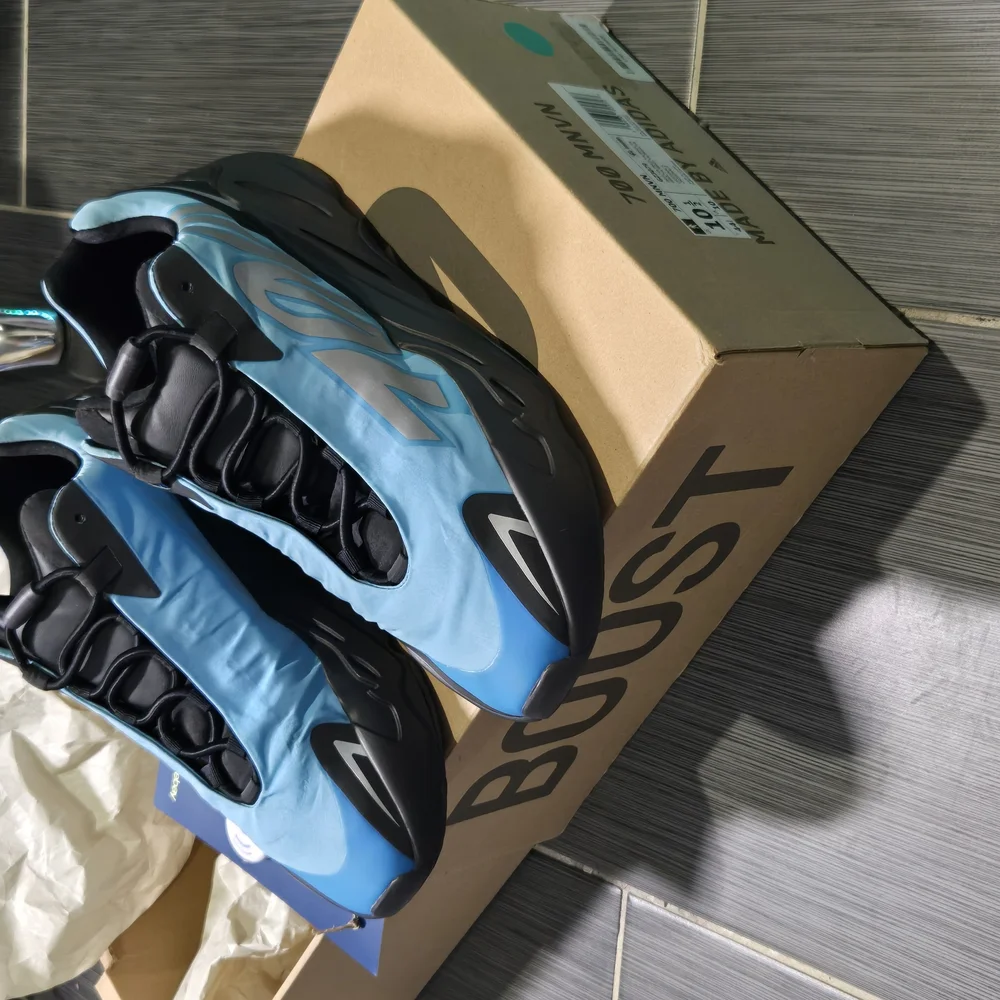 Adidas Yeezy Boost 700 V3 Sneakers in Blue and Black - Picture 4 of 4